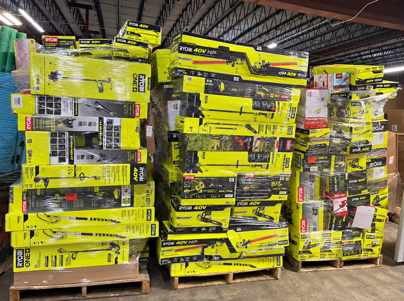Pallet de Liquidación Ryobi de 60 Piezas – Herramientas Inalámbricas y Equipo de Exterior Nuevos