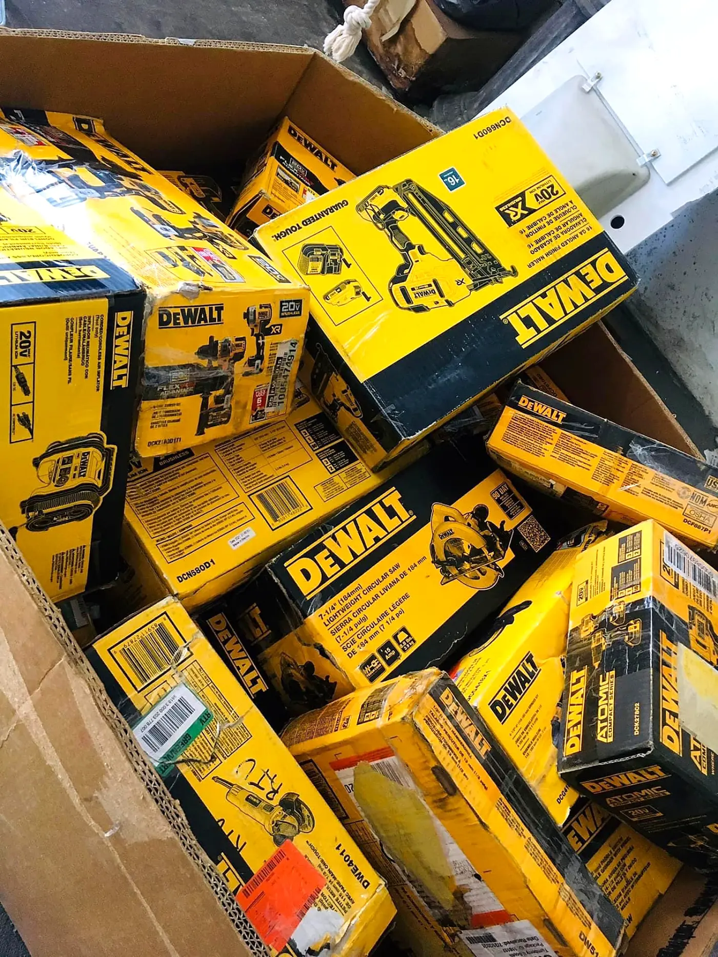 DEWALT 25-Piece Power Tools Pallet – Starter Tool Lot