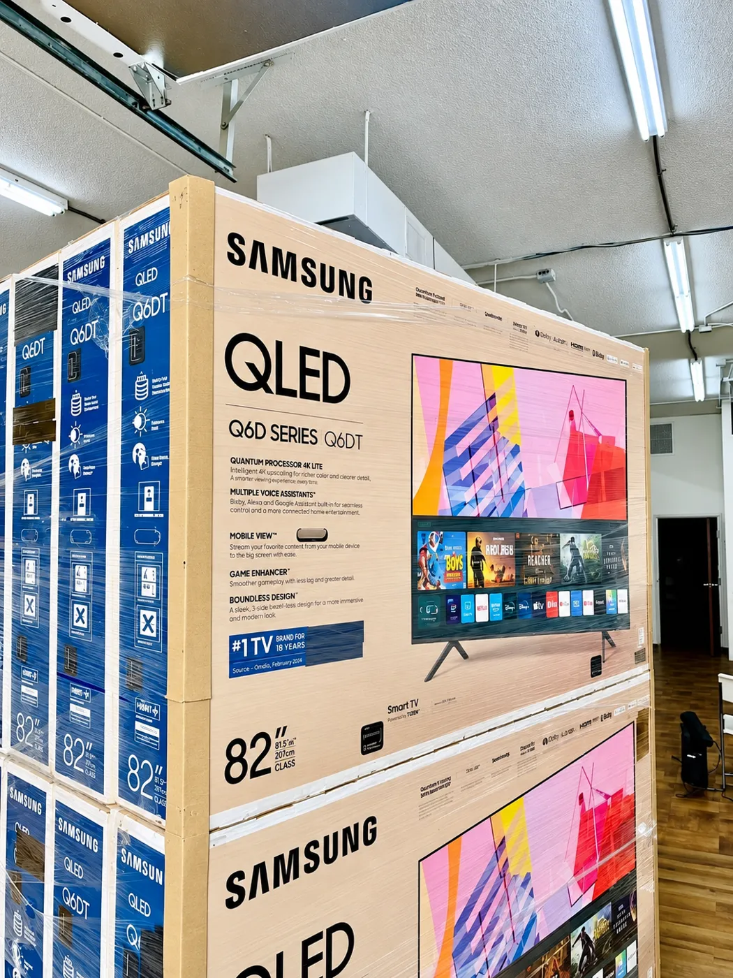 Pallet de TVs Samsung 82" QLED Q6D – 8 Unidades