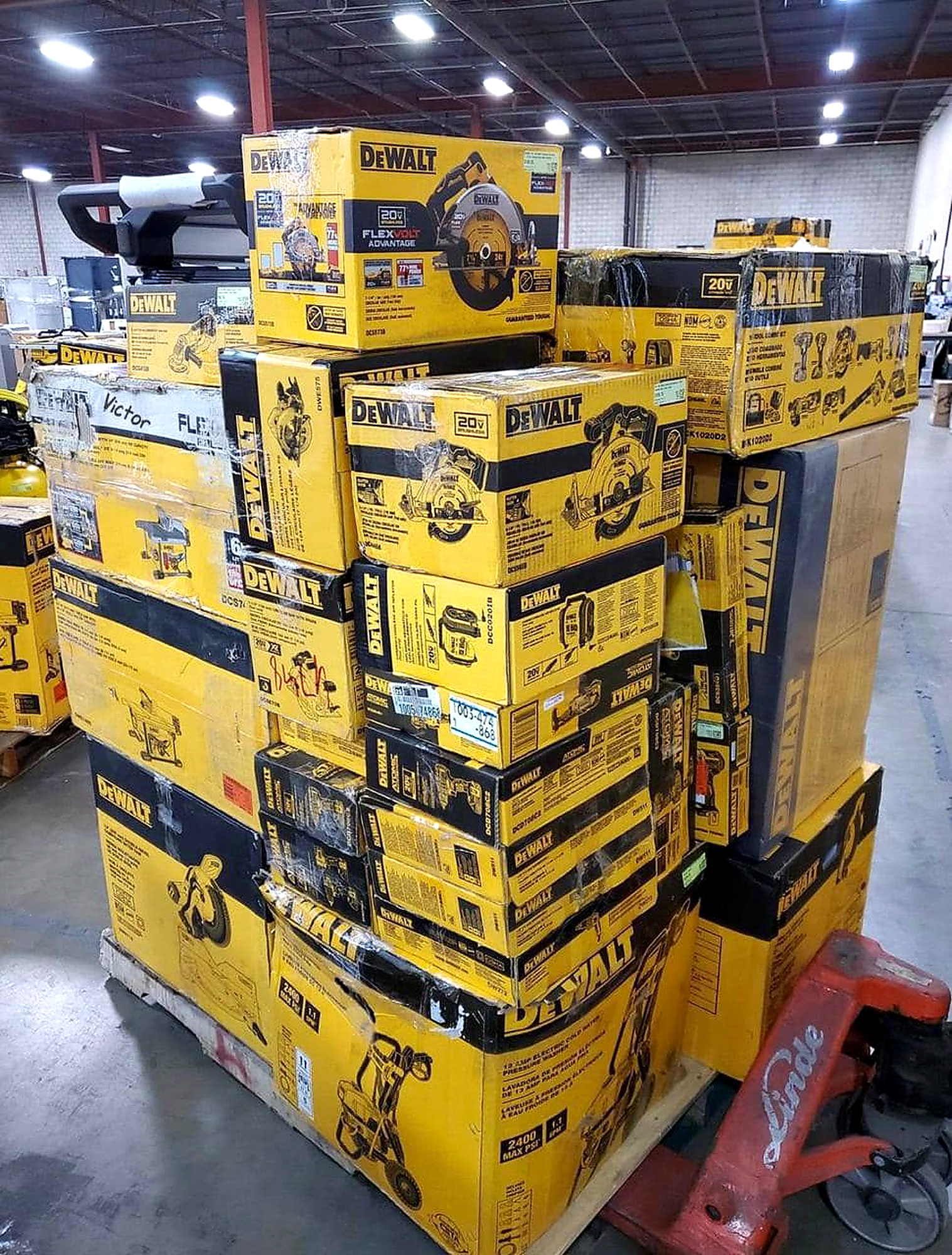 Pallet de Herramientas DEWALT de 100 Piezas – Lote de Carga Completa