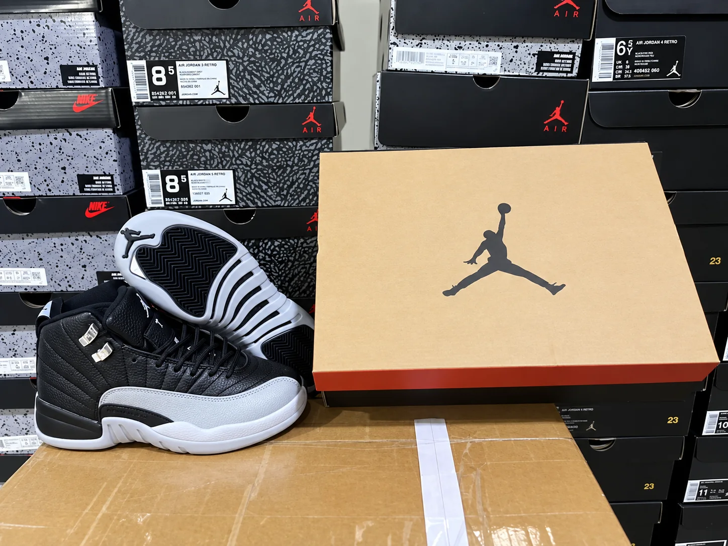 Pallet Premium de Tenis Nike y Jordan – Lote Mayorista de 200 Pares