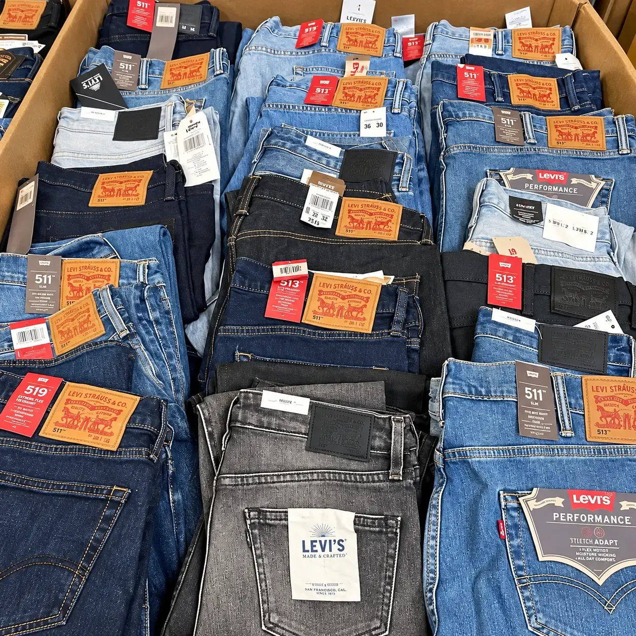Pallet de Jeans Levi's 511 y 513 Slim – 290 Piezas