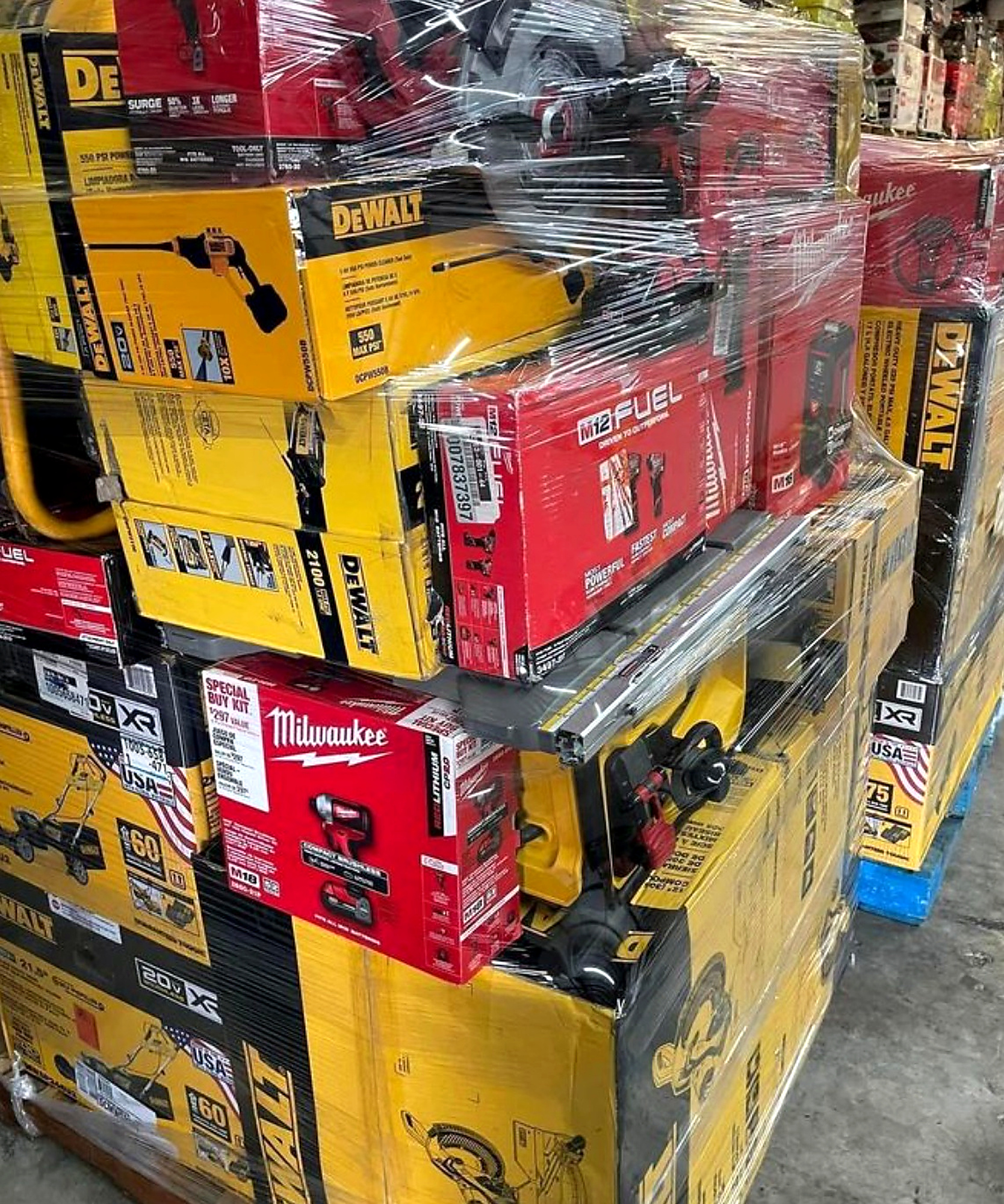 Pallet Mixto Milwaukee y DEWALT de 60 Piezas – Lote para Contratistas