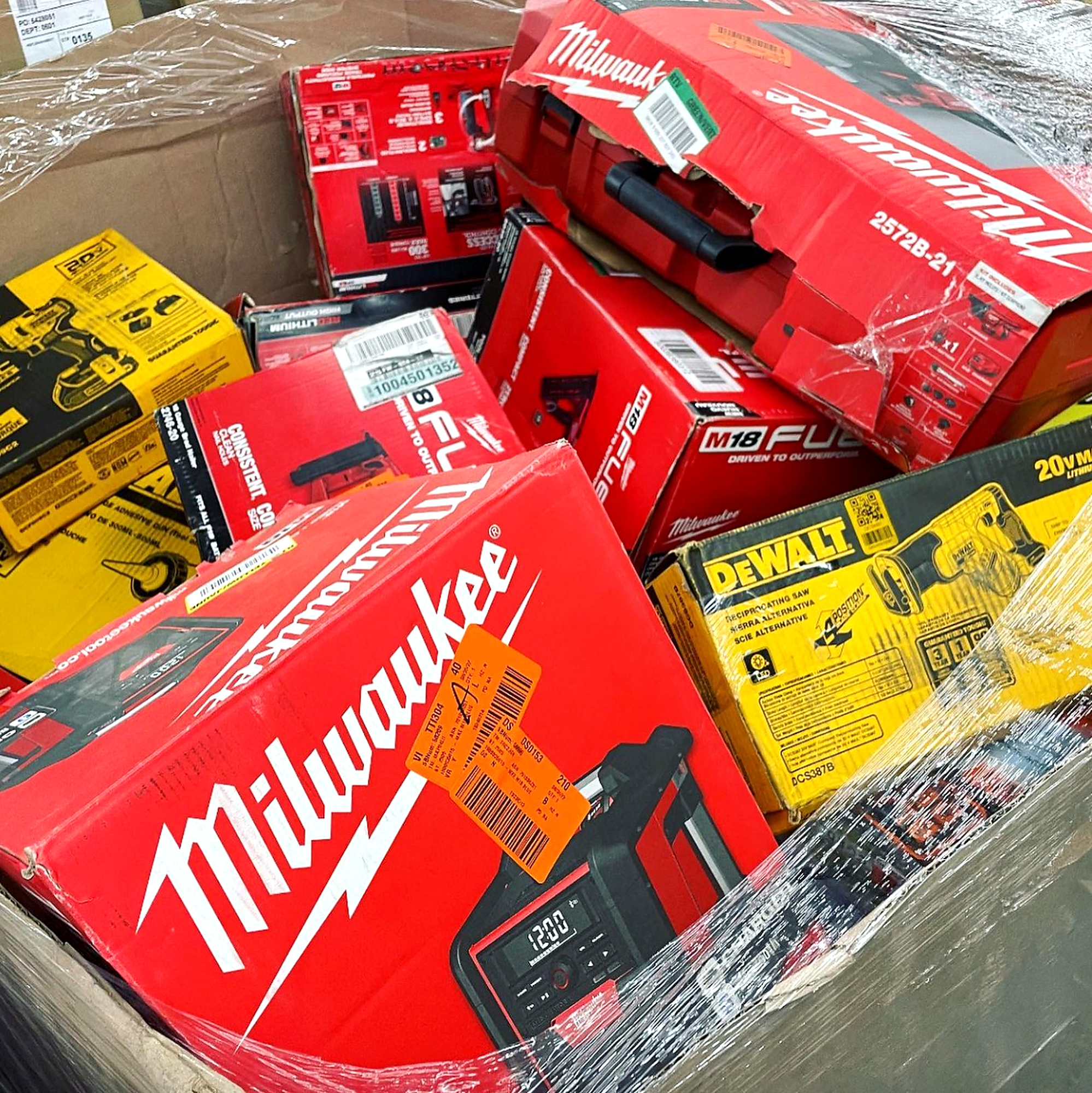 Pallet Mixto Milwaukee y DEWALT de 60 Piezas – Lote Profesional