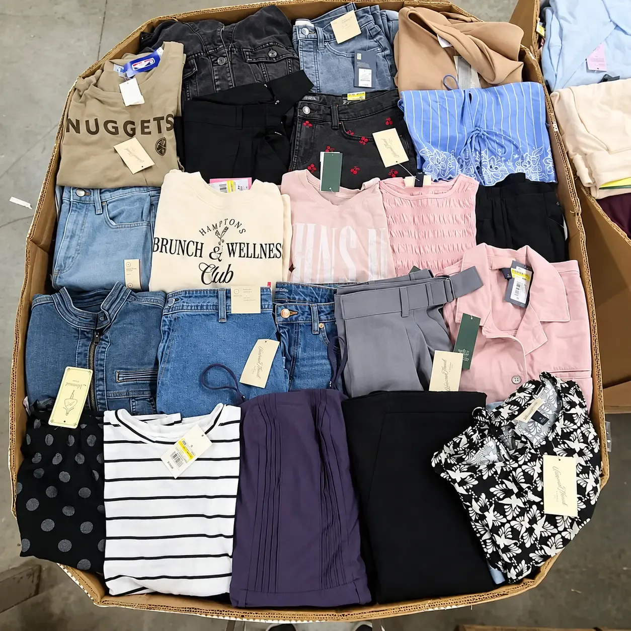 Pallet de Ropa Casual y Mezclilla para Mujer – 320 Piezas