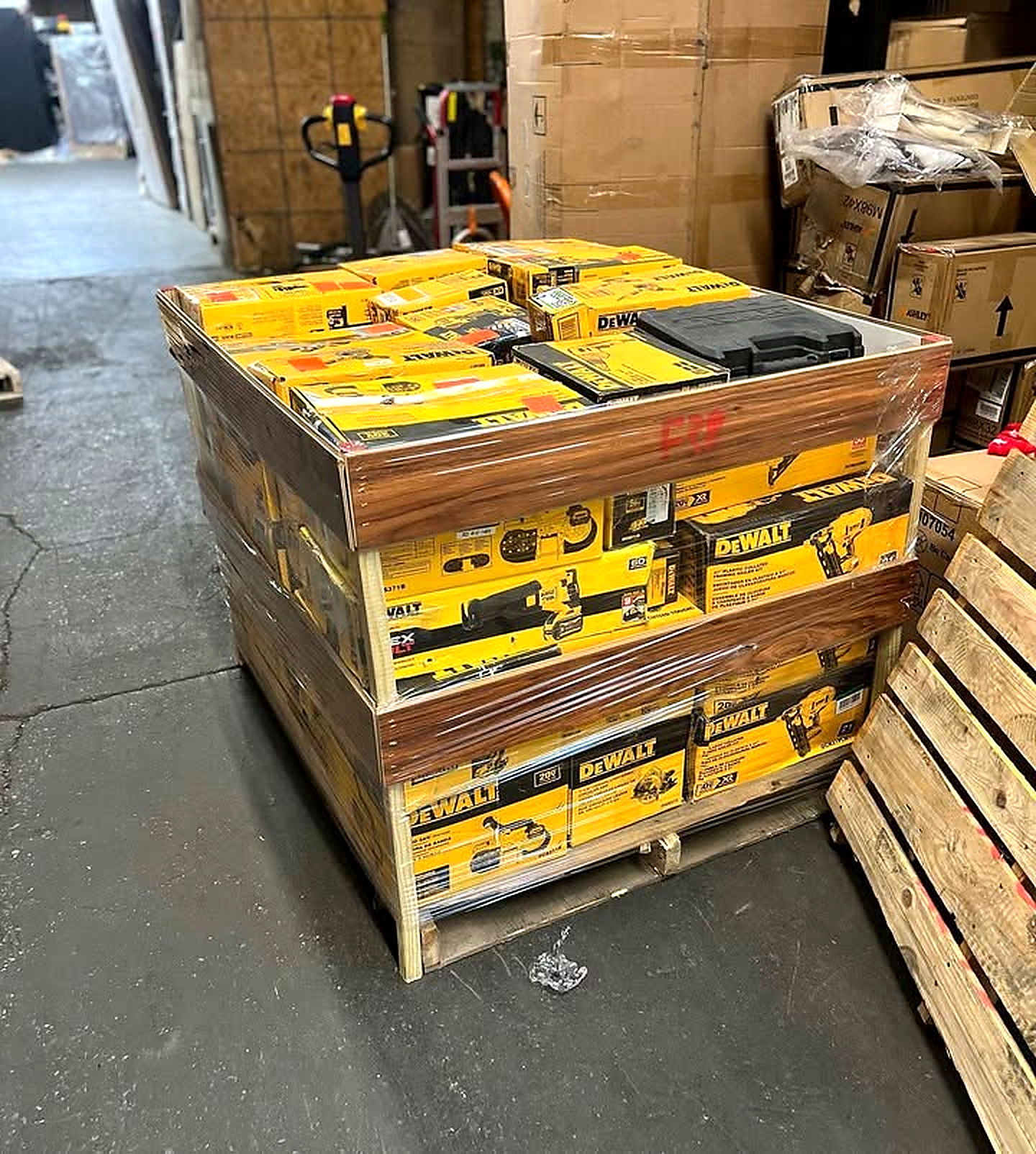 Pallet de Herramientas DEWALT de 45 Piezas – Lote para Estructuras